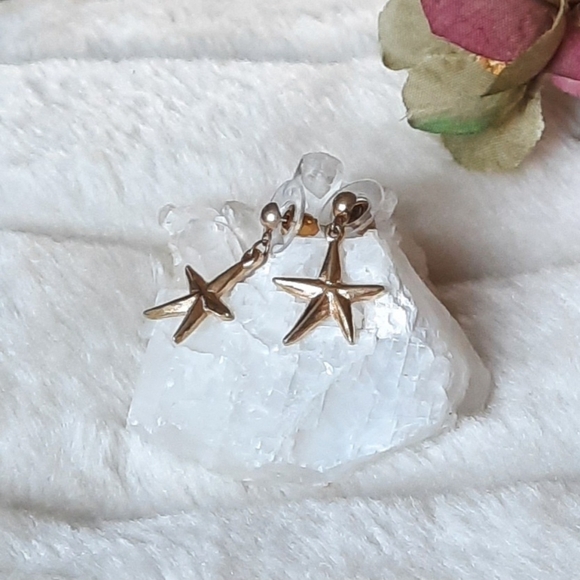 Golden Starfish Pierced Earrings - Picture 5 of 7